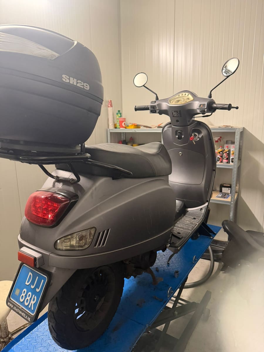 Scooter klaar voor een onderhoudsbeurt